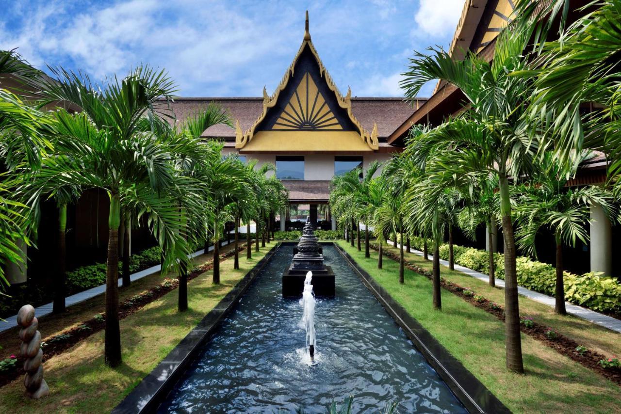 Radisson Blu Plaza Resort & Convention Centre Karjat Exteriör bild The Royal Thai Spa