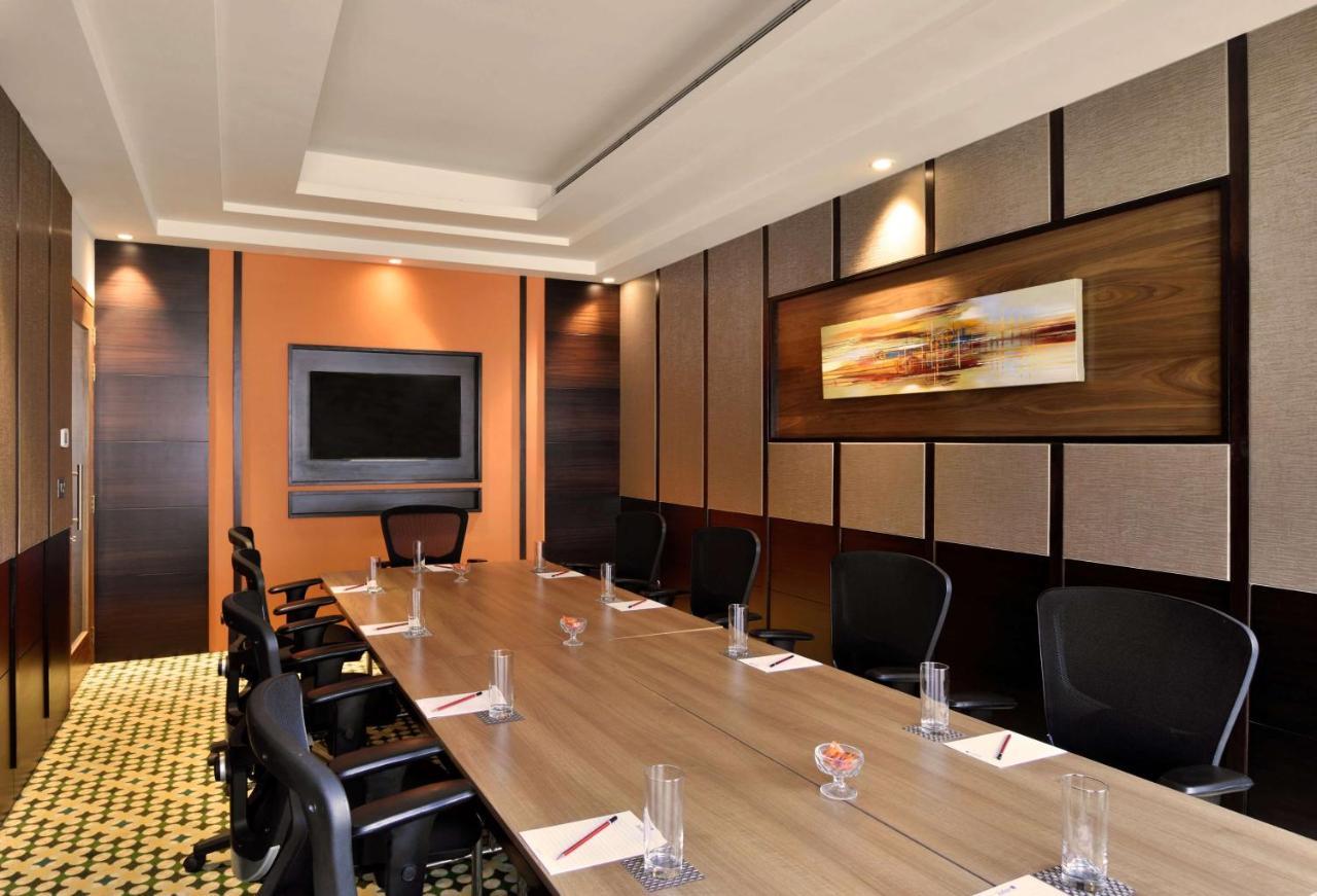 Radisson Blu Plaza Resort & Convention Centre Karjat Exteriör bild Meeting room