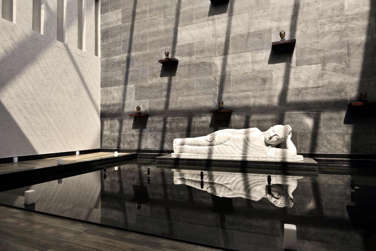 Radisson Blu Plaza Resort & Convention Centre Karjat Exteriör bild The Buddha