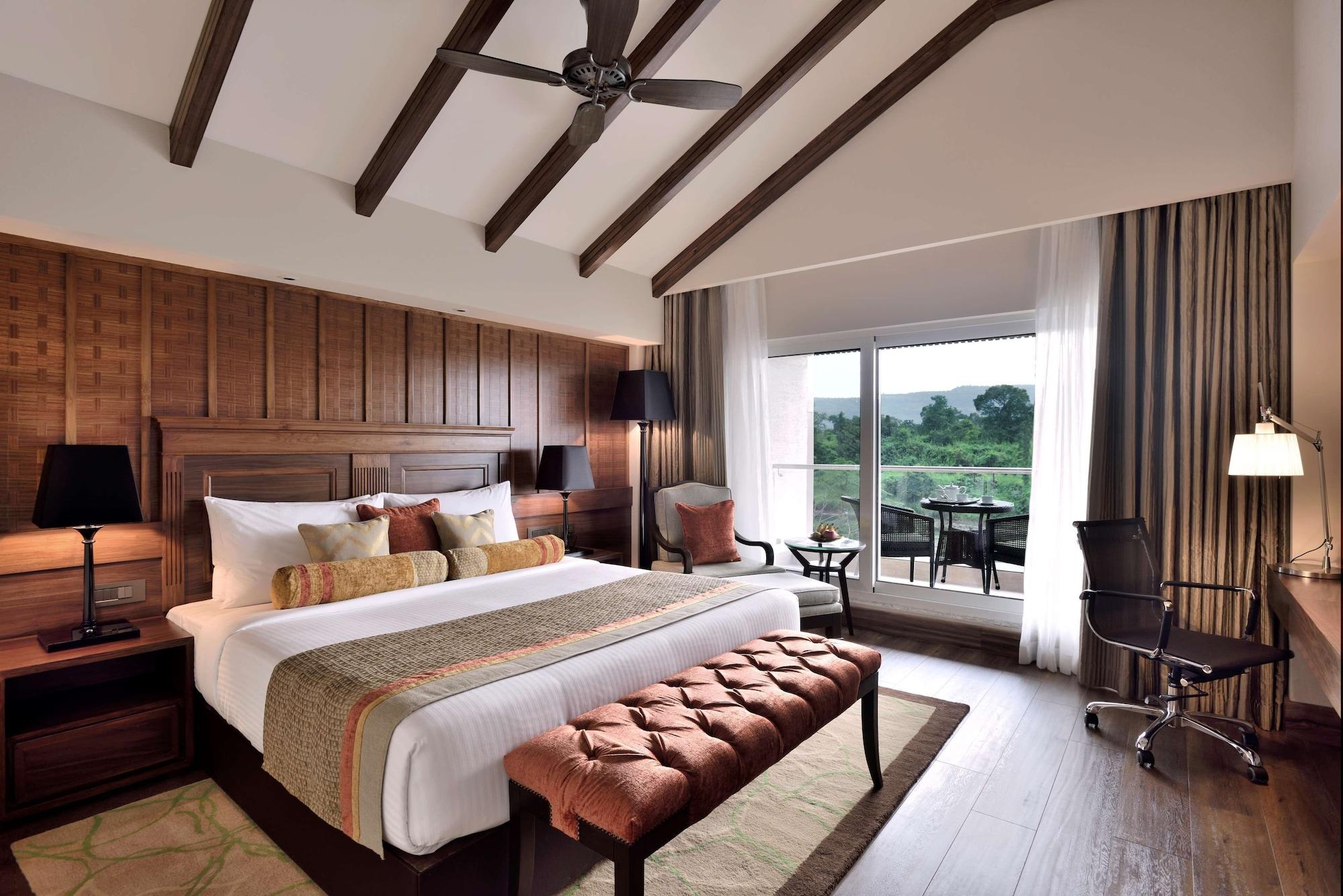 Radisson Blu Plaza Resort & Convention Centre Karjat Exteriör bild