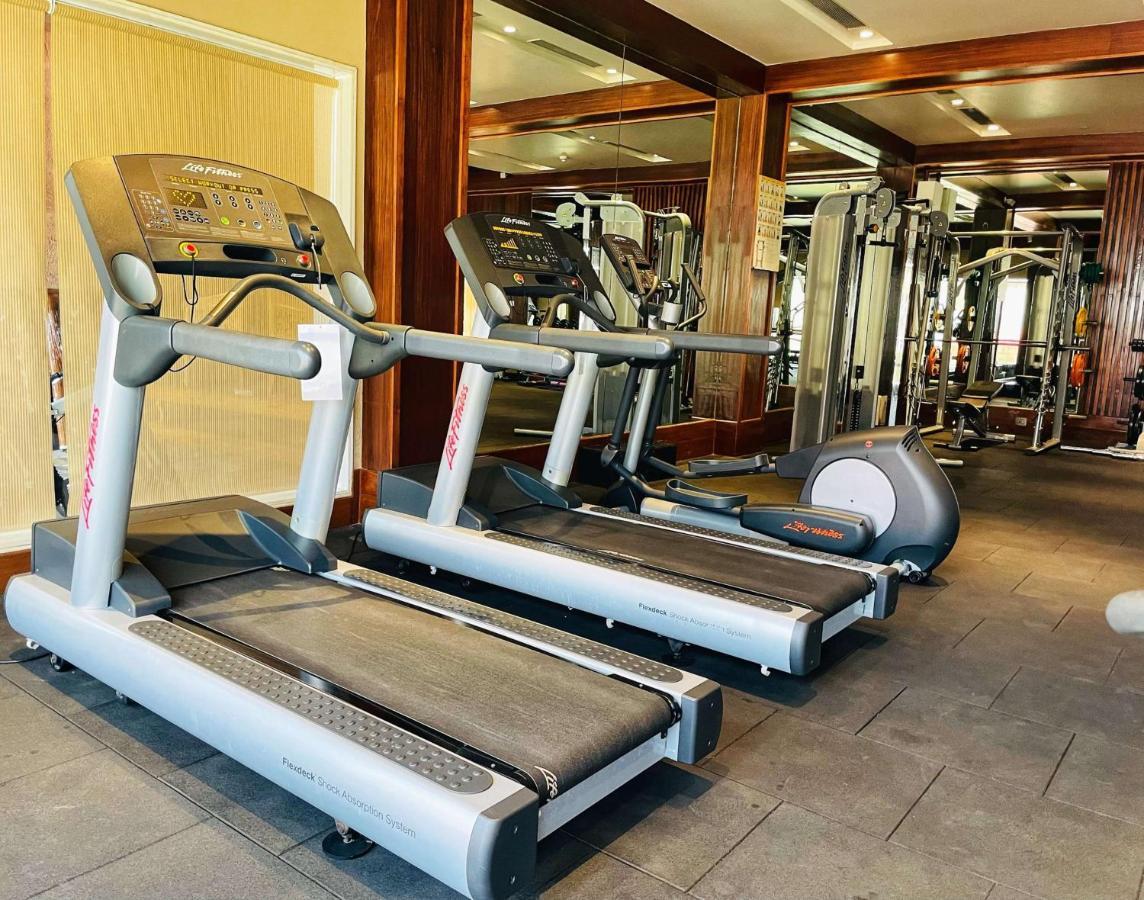 Radisson Blu Plaza Resort & Convention Centre Karjat Exteriör bild Treadmills at a gym