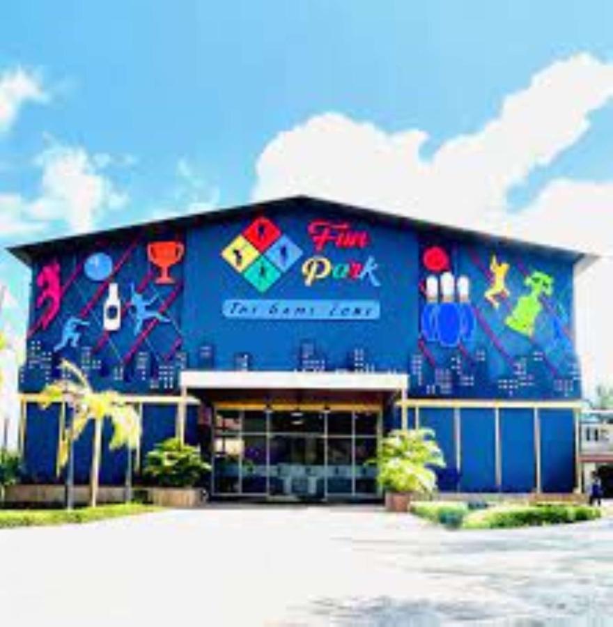 Radisson Blu Plaza Resort & Convention Centre Karjat Exteriör bild The Sports and Cultural Centre