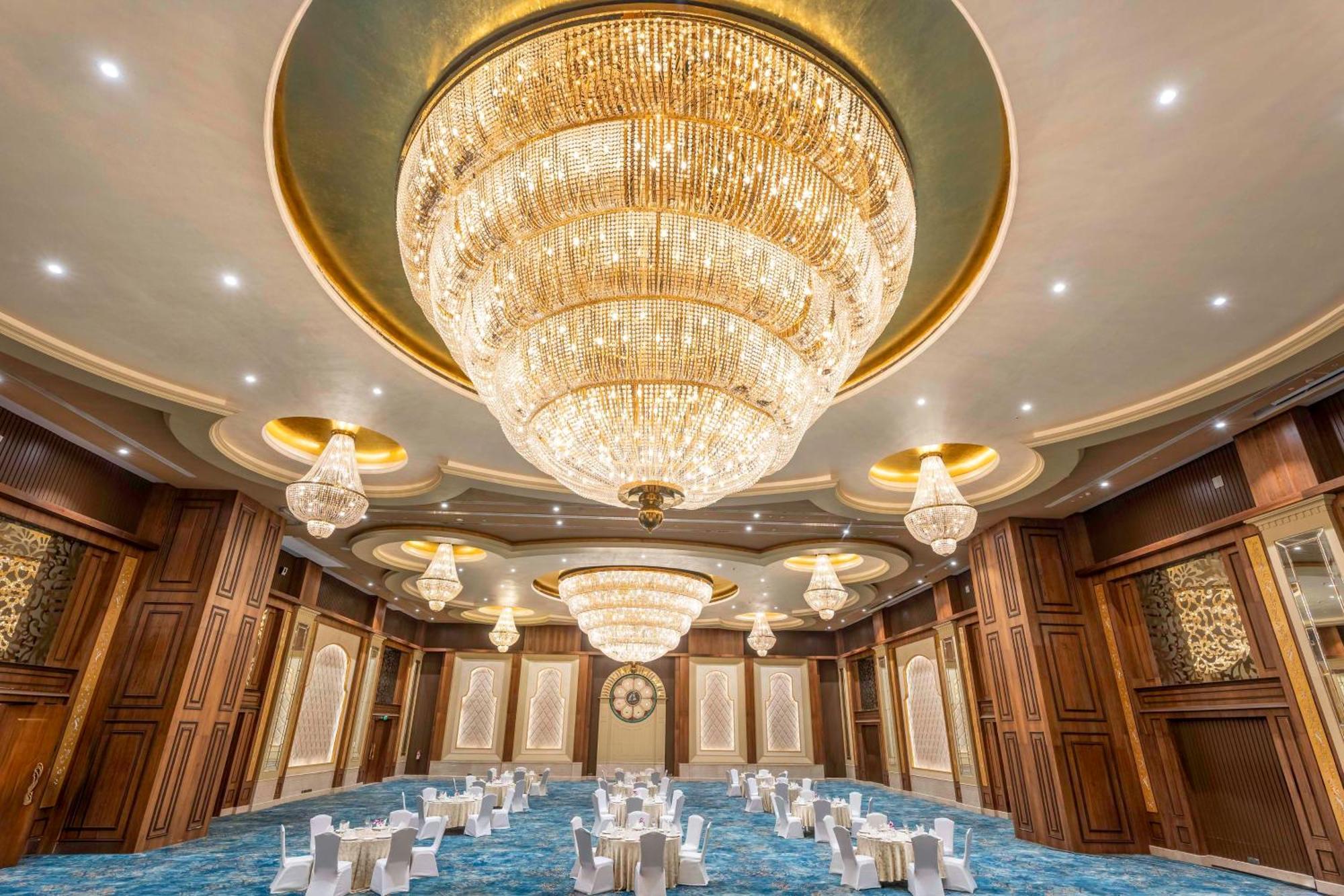 Radisson Blu Plaza Resort & Convention Centre Karjat Exteriör bild The Grand Ballroom