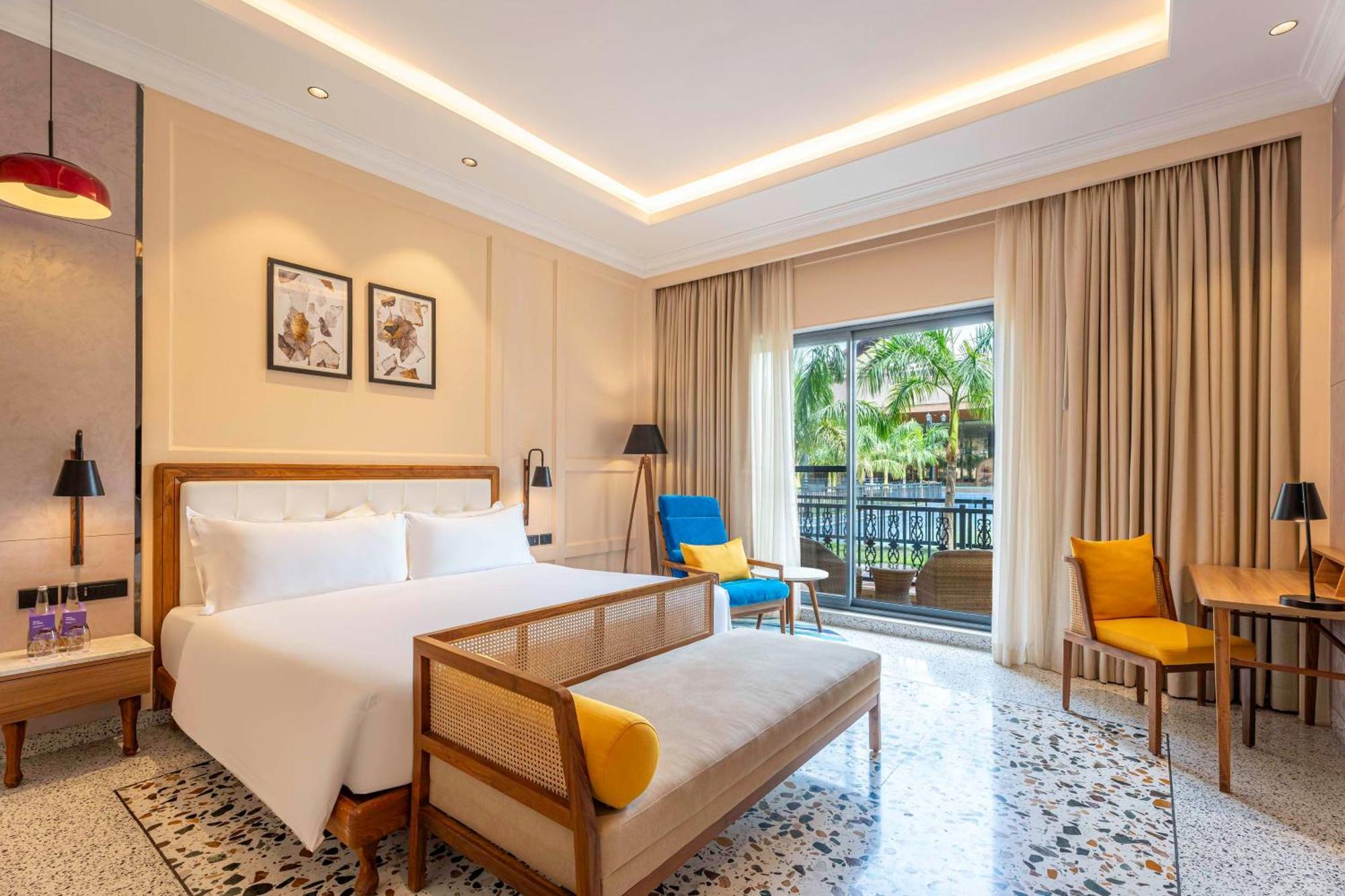 Radisson Blu Plaza Resort & Convention Centre Karjat Exteriör bild Deluxe Room