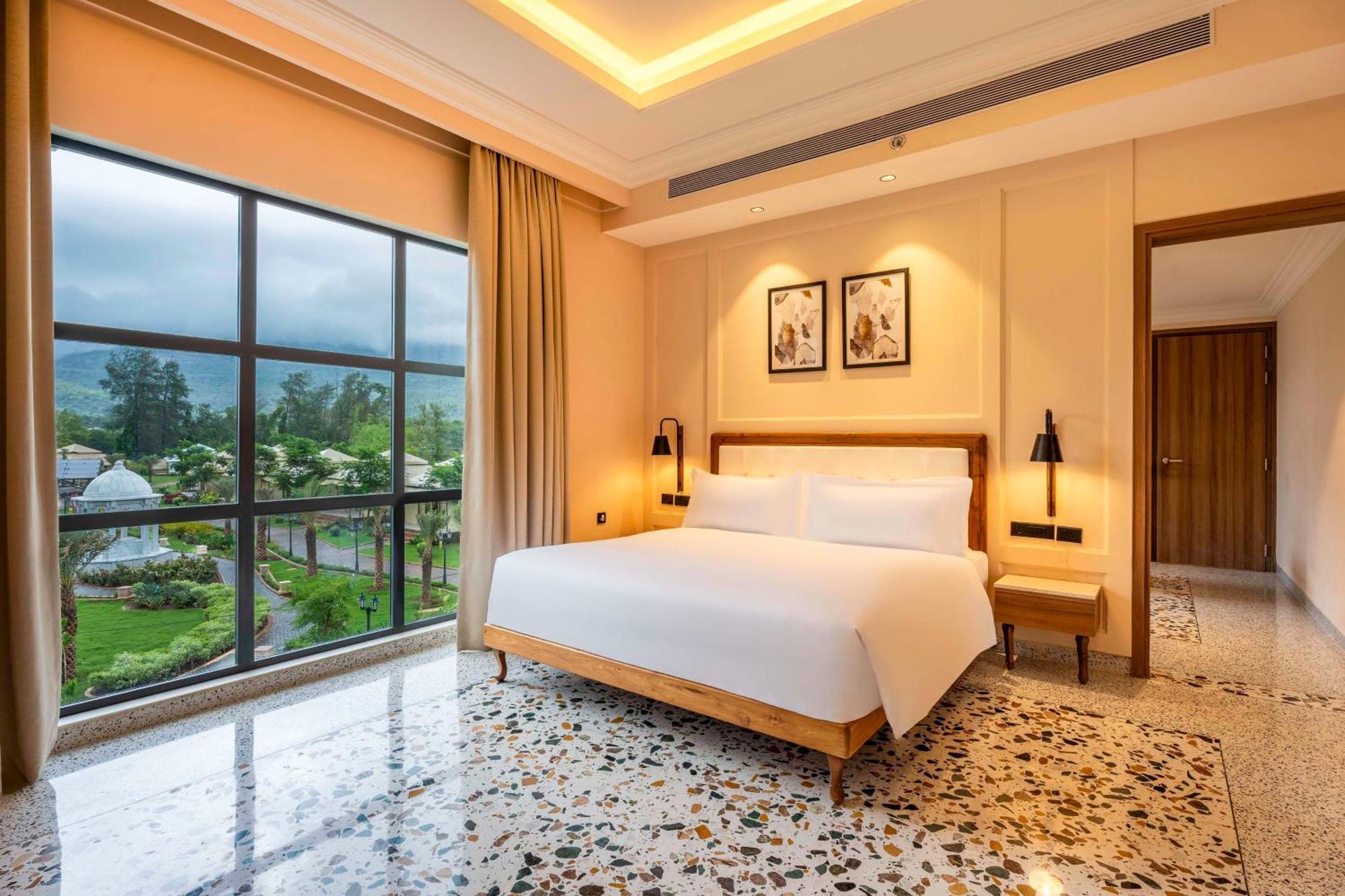 Radisson Blu Plaza Resort & Convention Centre Karjat Exteriör bild A bedroom at the hotel