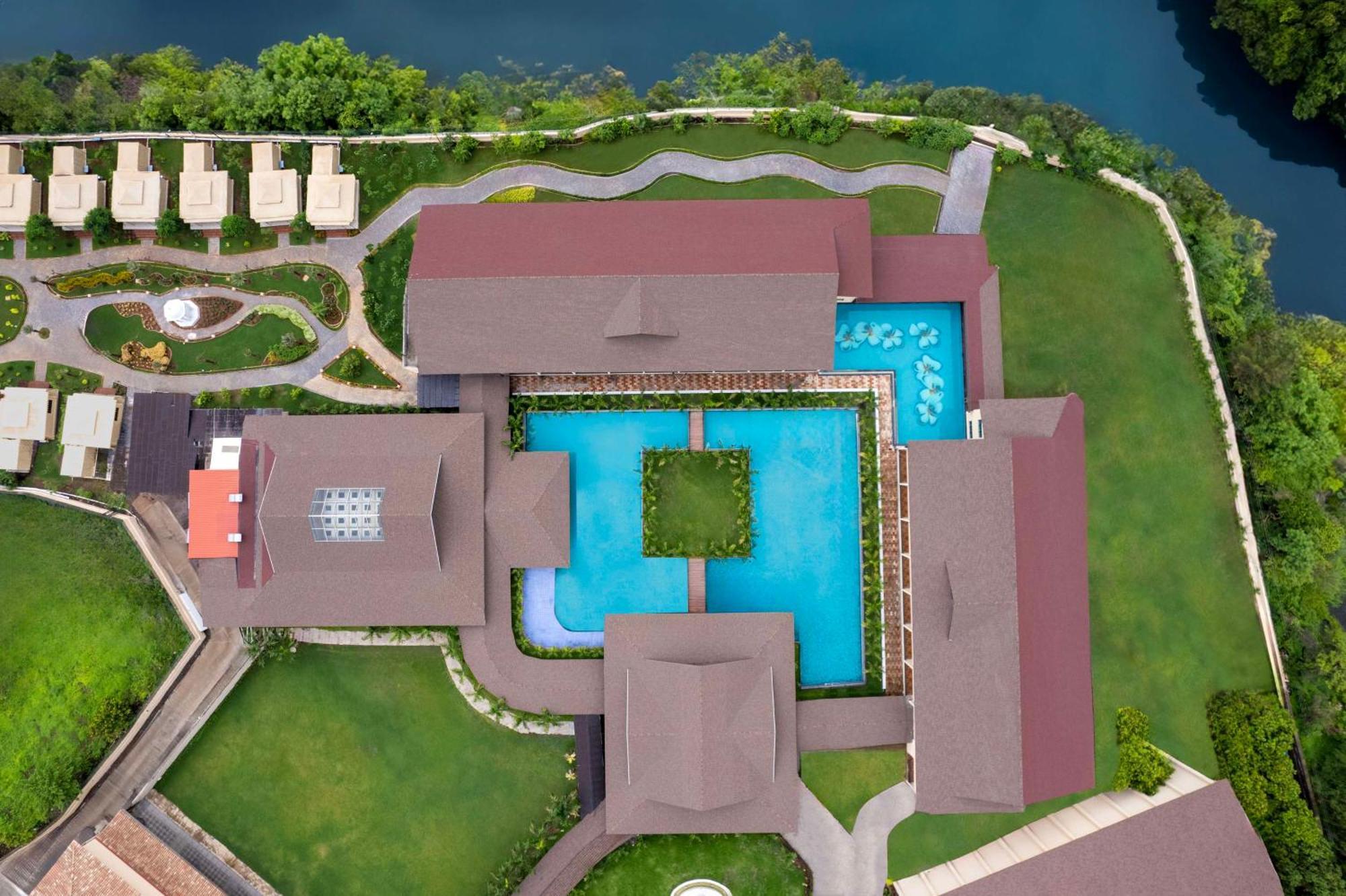 Radisson Blu Plaza Resort & Convention Centre Karjat Exteriör bild Aerial view of the resort