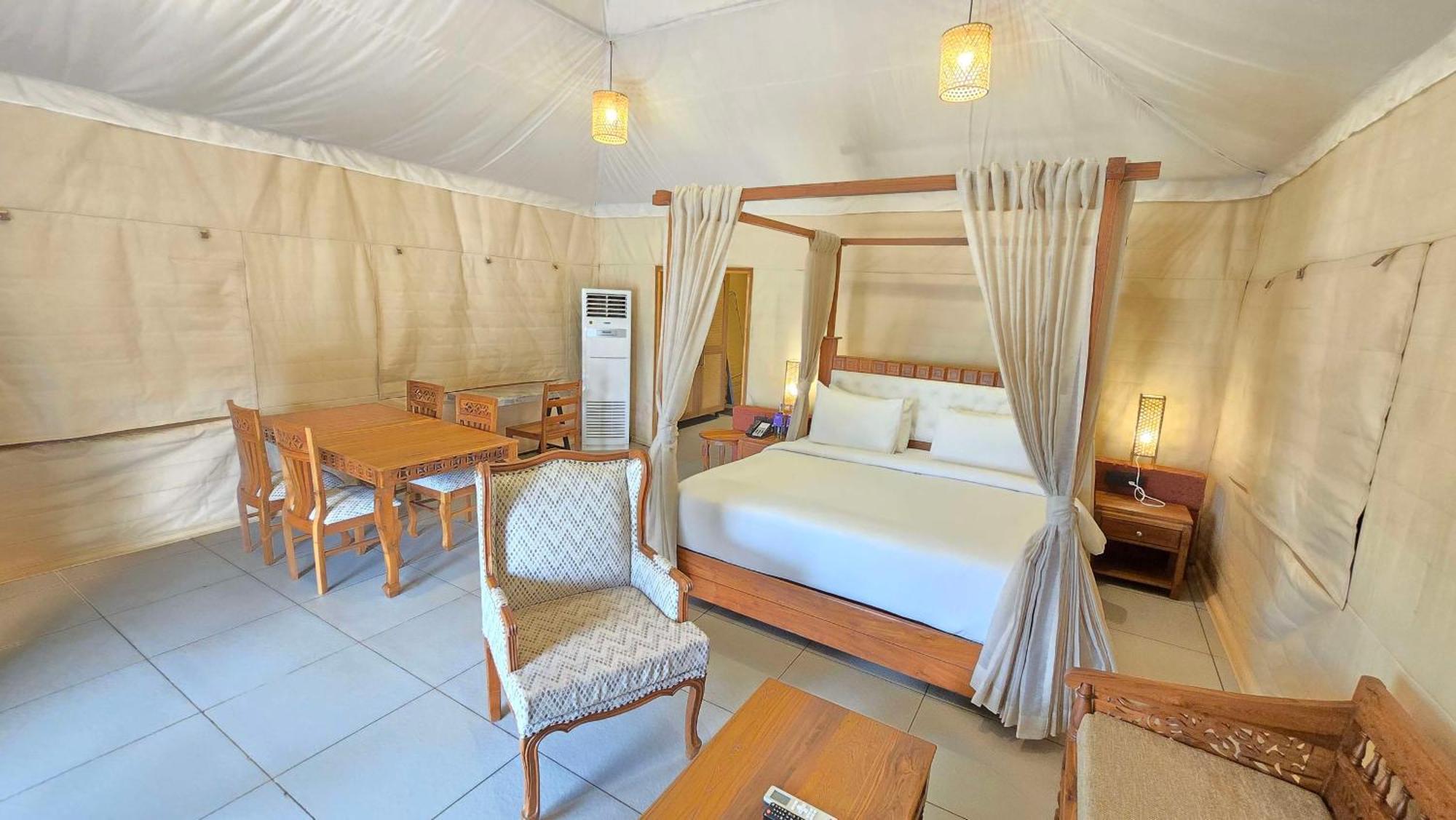 Radisson Blu Plaza Resort & Convention Centre Karjat Exteriör bild A tent at the resort